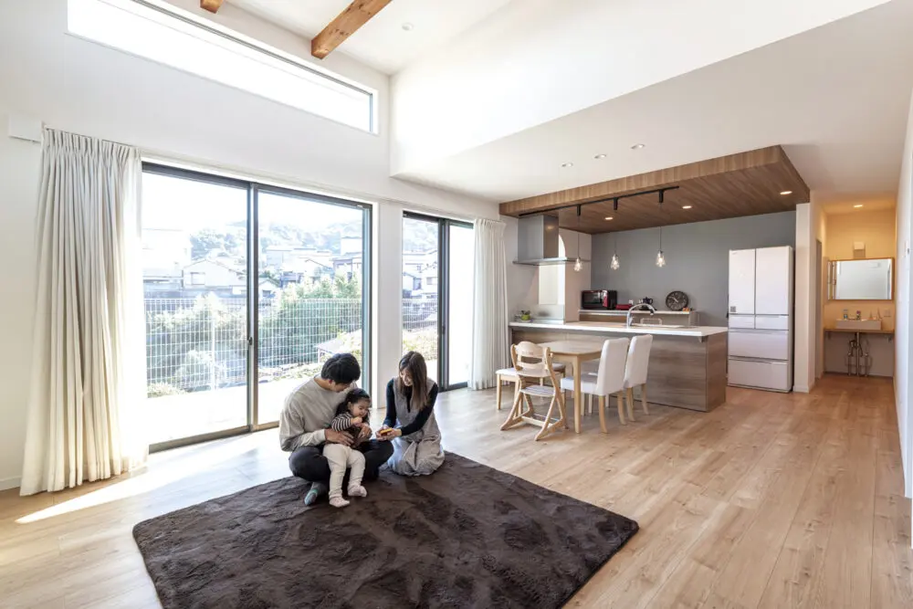 高台に建つ開放感のあるナチュラル平屋